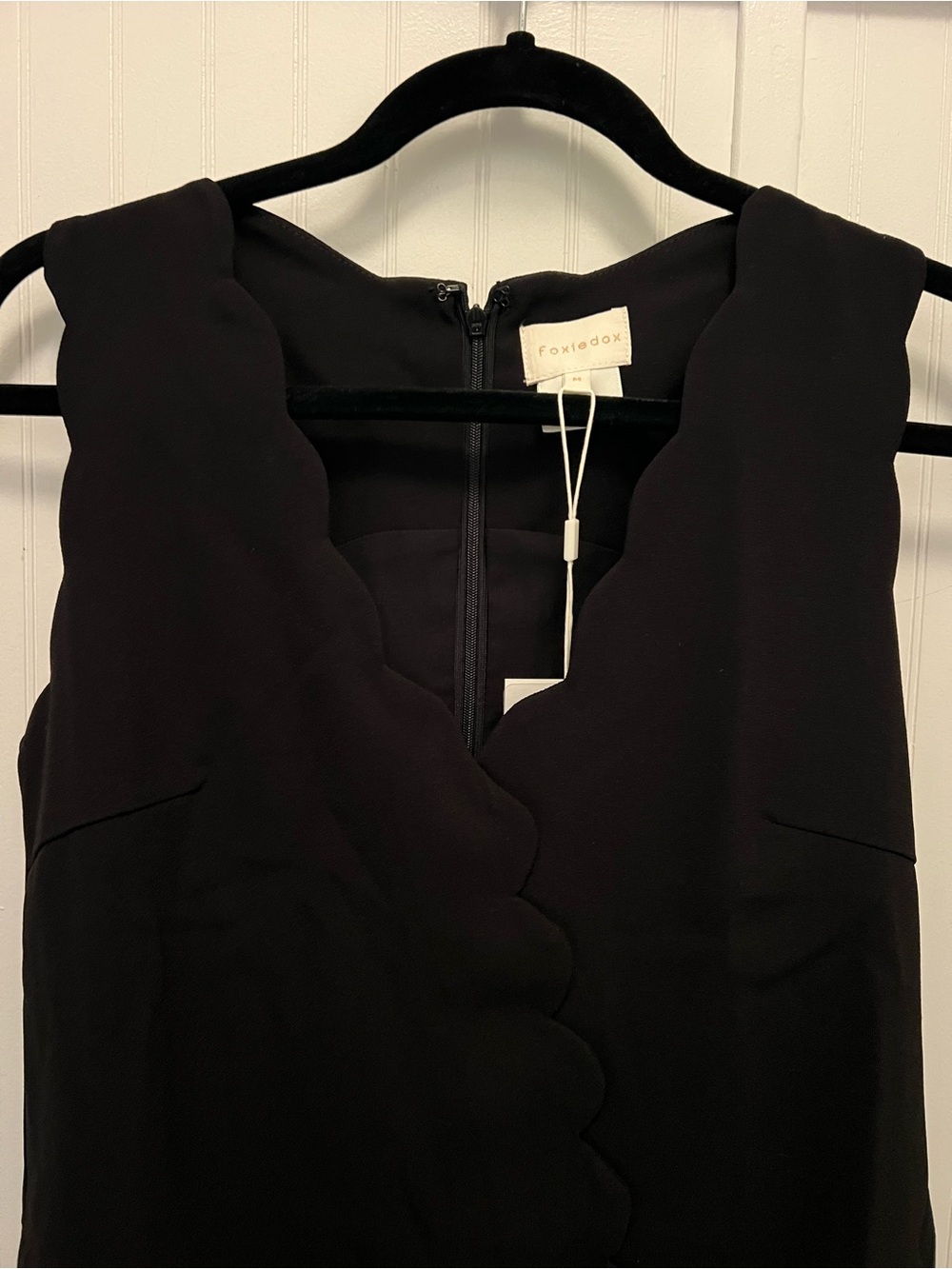 Foxiedox Black V-Neck Sleeveless Sheath Cocktail Scalloped Dress pockets M NWT - Picture 7 of 10